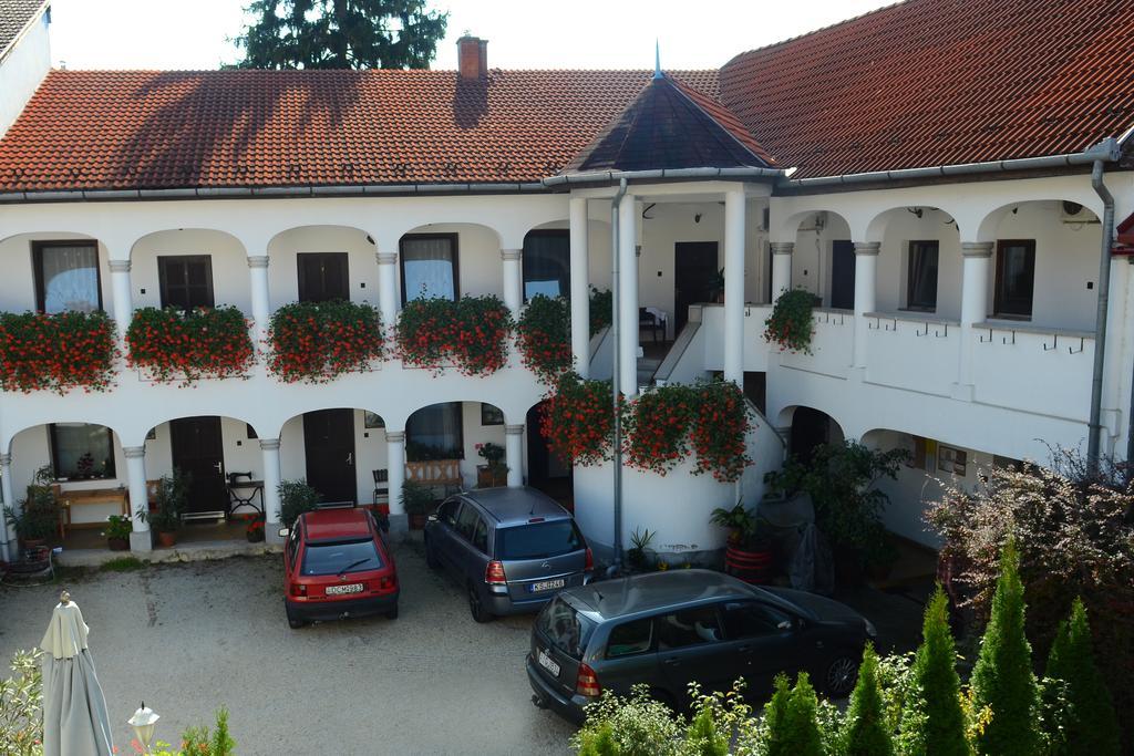 Eden Panzió Eger Exterior foto