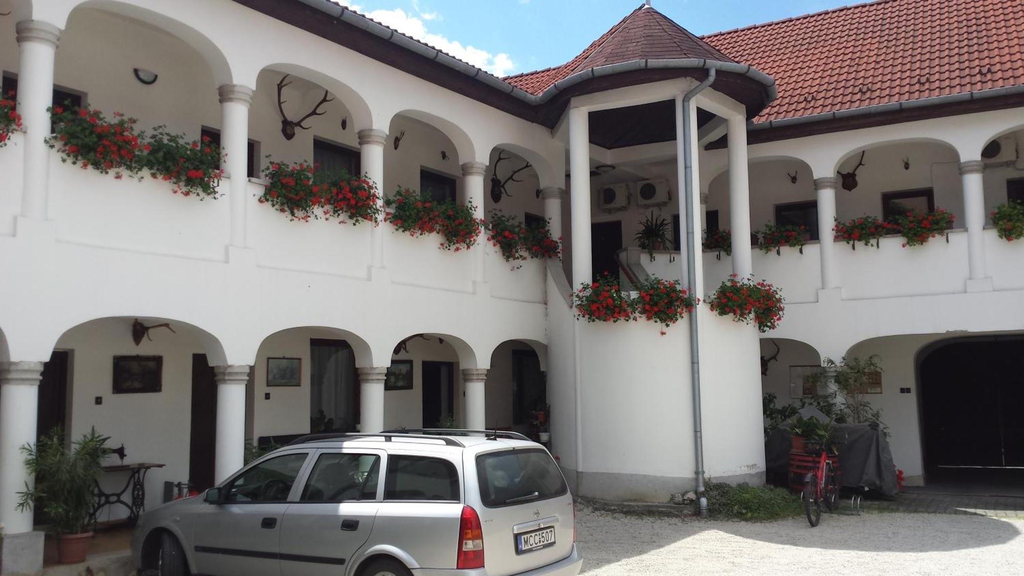 Eden Panzió Eger Exterior foto