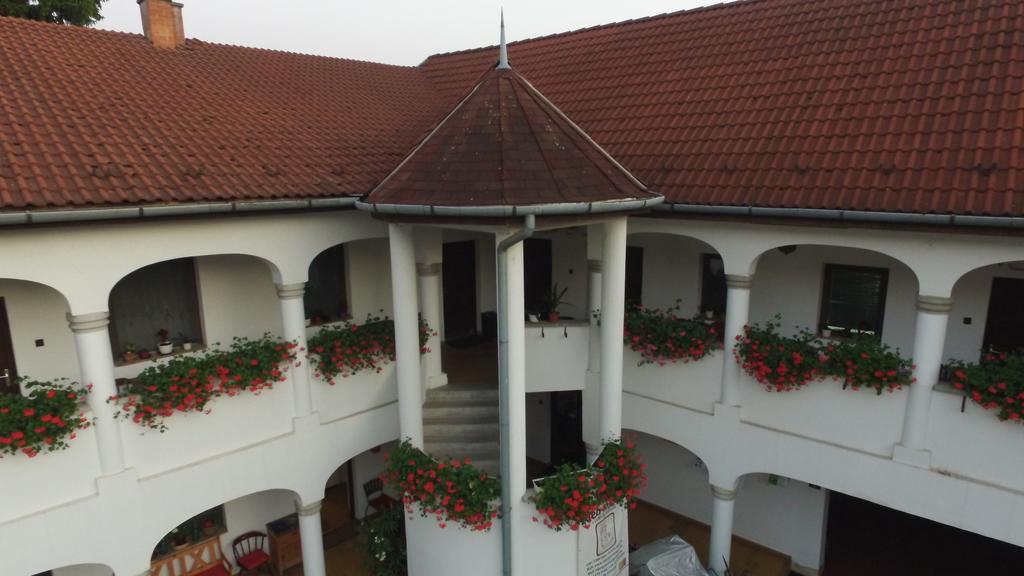 Eden Panzió Eger Exterior foto